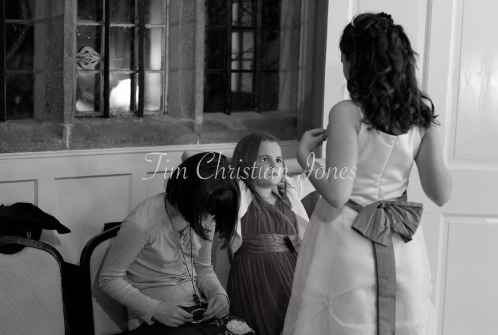 Bridesmaid chatting with her two friends at an October Twilight wedding 